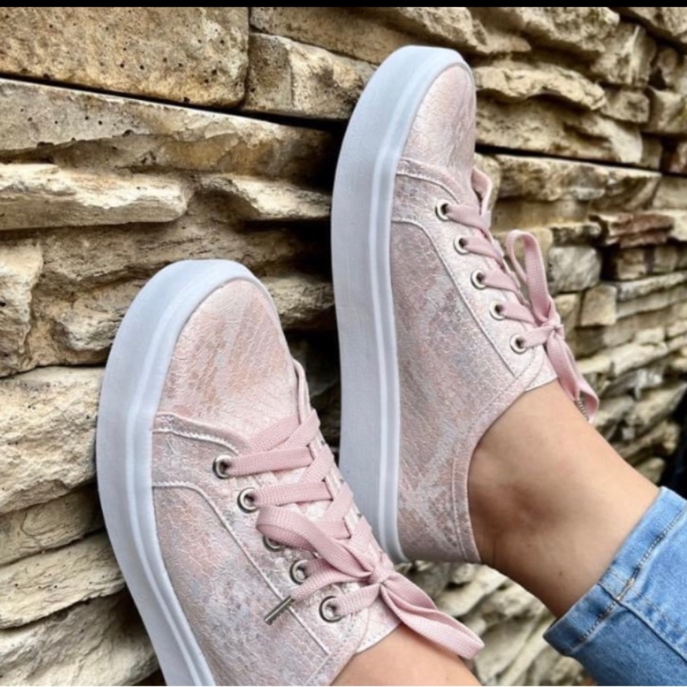 Great casual shoes to show off your best clothes, pink exotic skin type sneaker